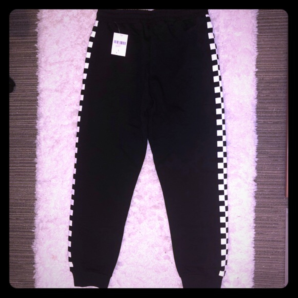 ✨Black checkered sweat pants.